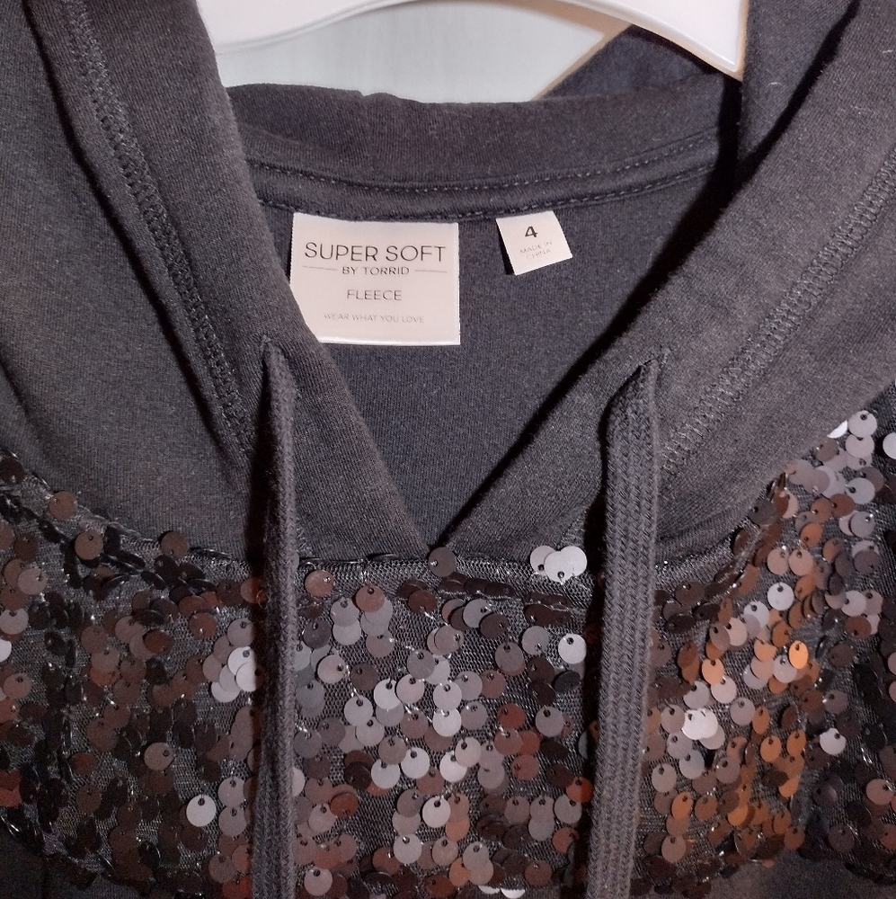 NEW Torrid Relaxed Sequin Hoodie Size 4 NWT - Picture 4 of 11